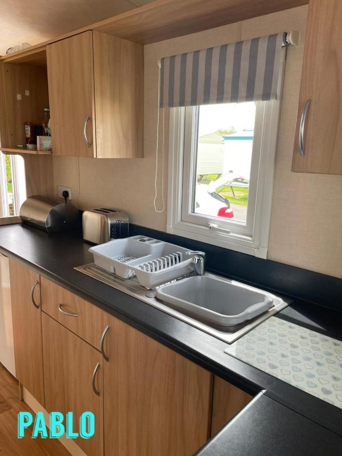 Towyn Six Berth En Suite Caravan Rhyl Extérieur photo