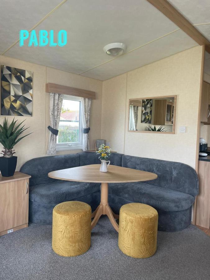 Towyn Six Berth En Suite Caravan Rhyl Extérieur photo