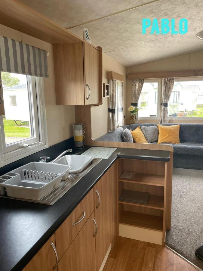 Towyn Six Berth En Suite Caravan Rhyl Extérieur photo